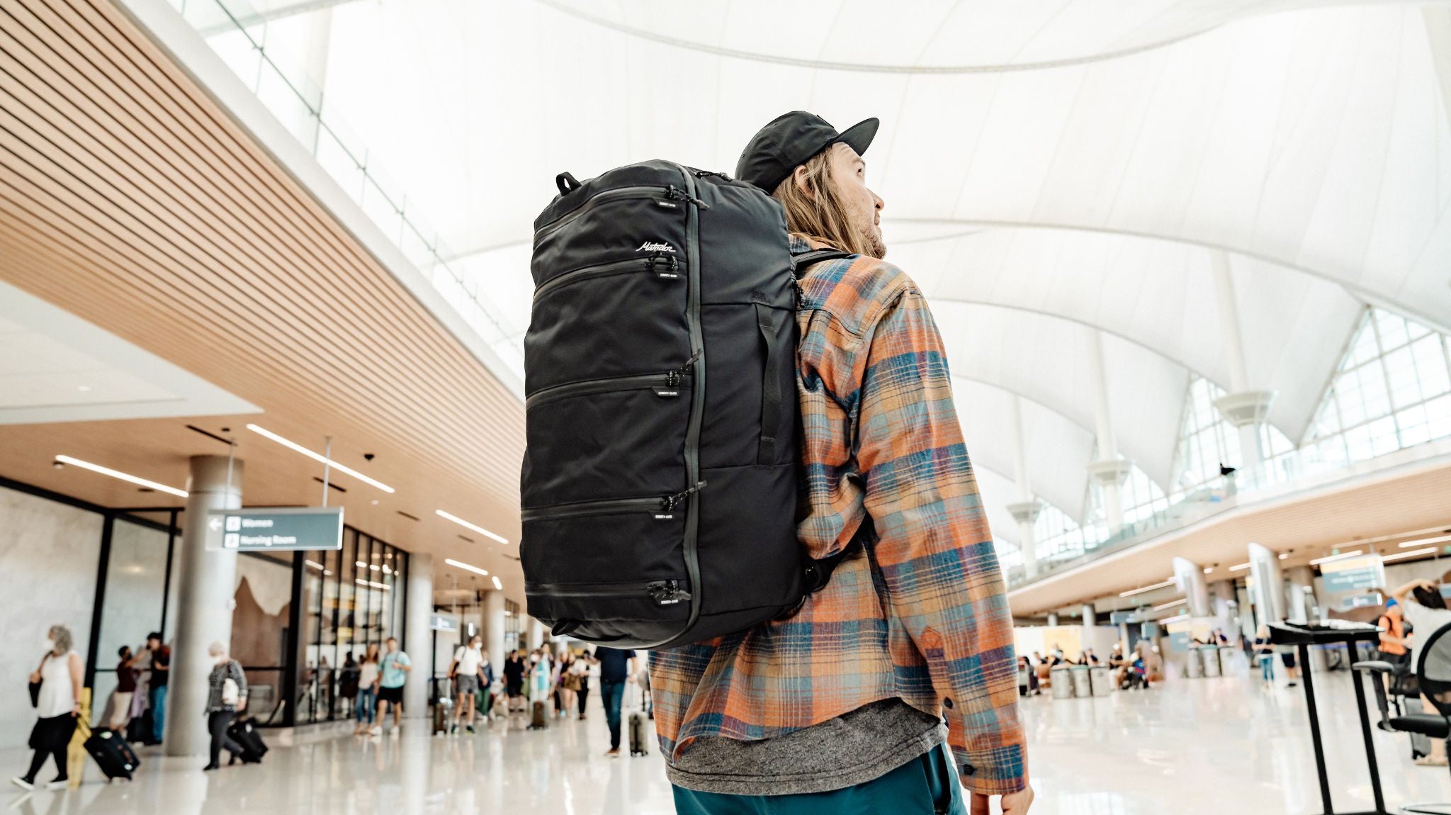 Alt du skal vide for at komme hurtigt igennem sikkerhedskontrollen i lufthavnen | Tips om screenproces og håndbagageregler