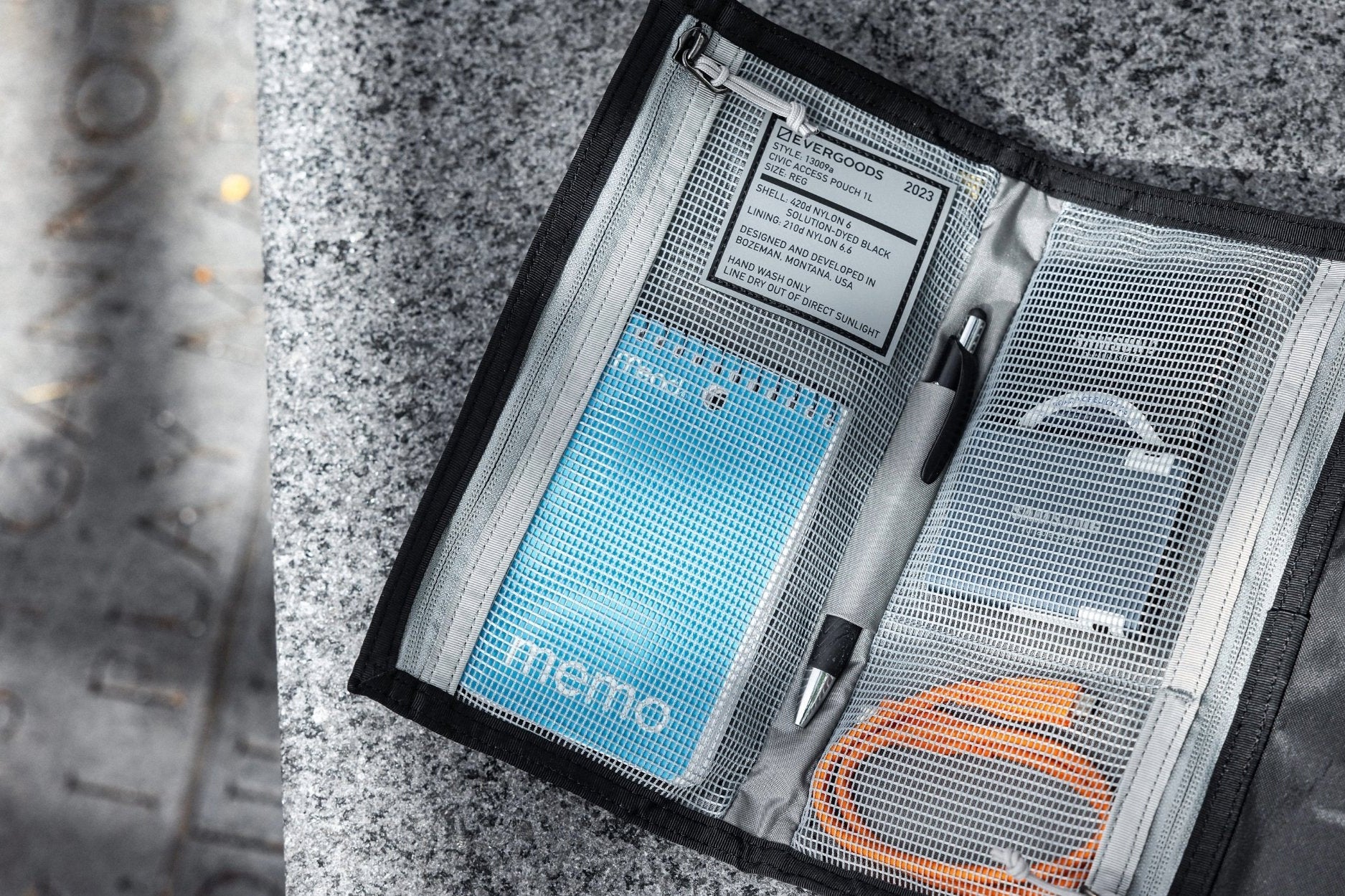 Stort udvalg af pouches og tech organizers til rejsebrug hos Packsmart.dk