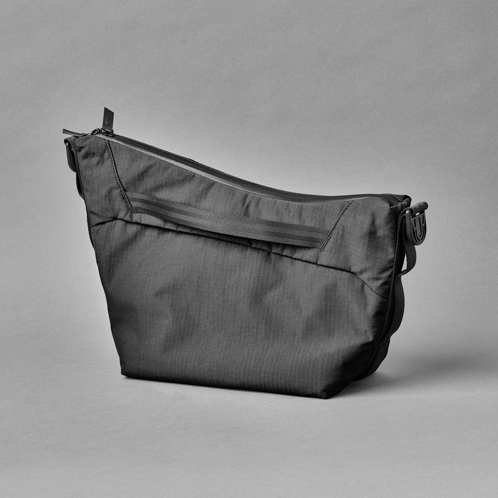 Alpaka Flow Satchel (4L) - Axoflux 210D Black