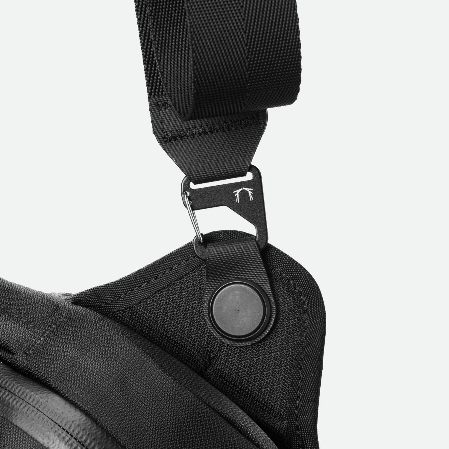 Black Ember Grip Sling 9L - Jet Black