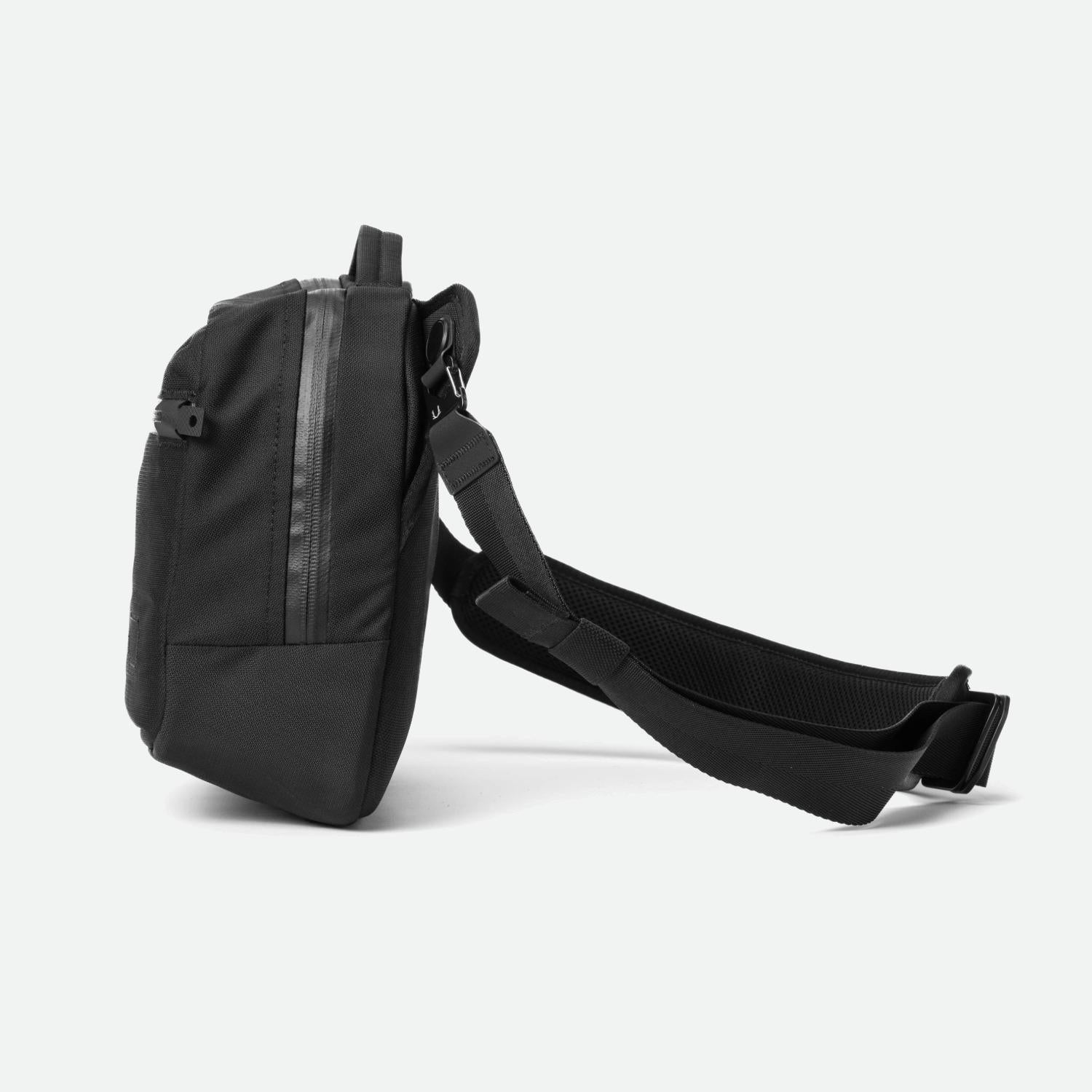 Black Ember Grip Sling 9L - Jet Black