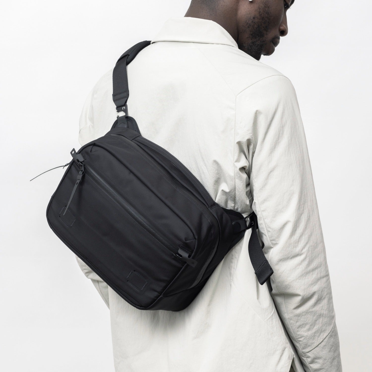 Black Ember Grip Sling 9L - Jet Black