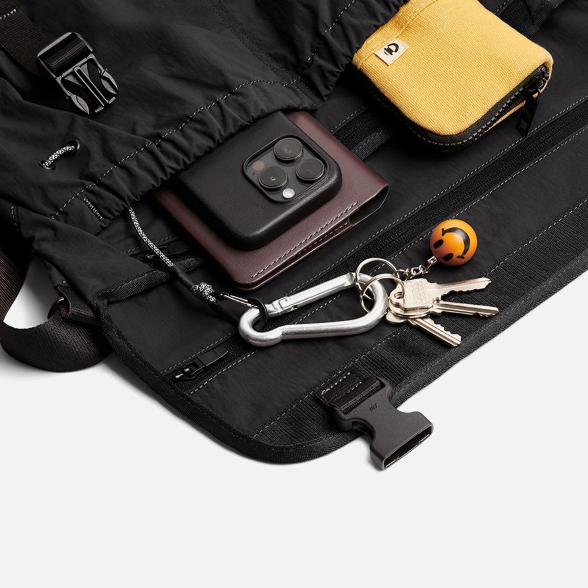 Bellroy Cinch Messenger - 12L - Black (Leather Free)