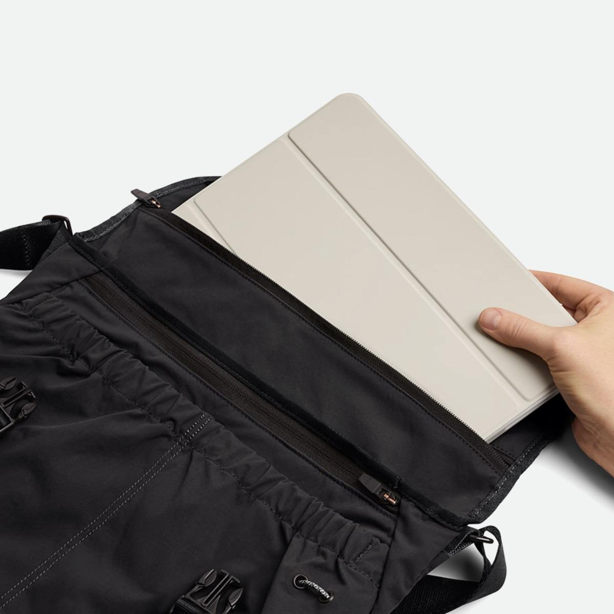 Bellroy Cinch Messenger - 12L - Black (Leather Free)