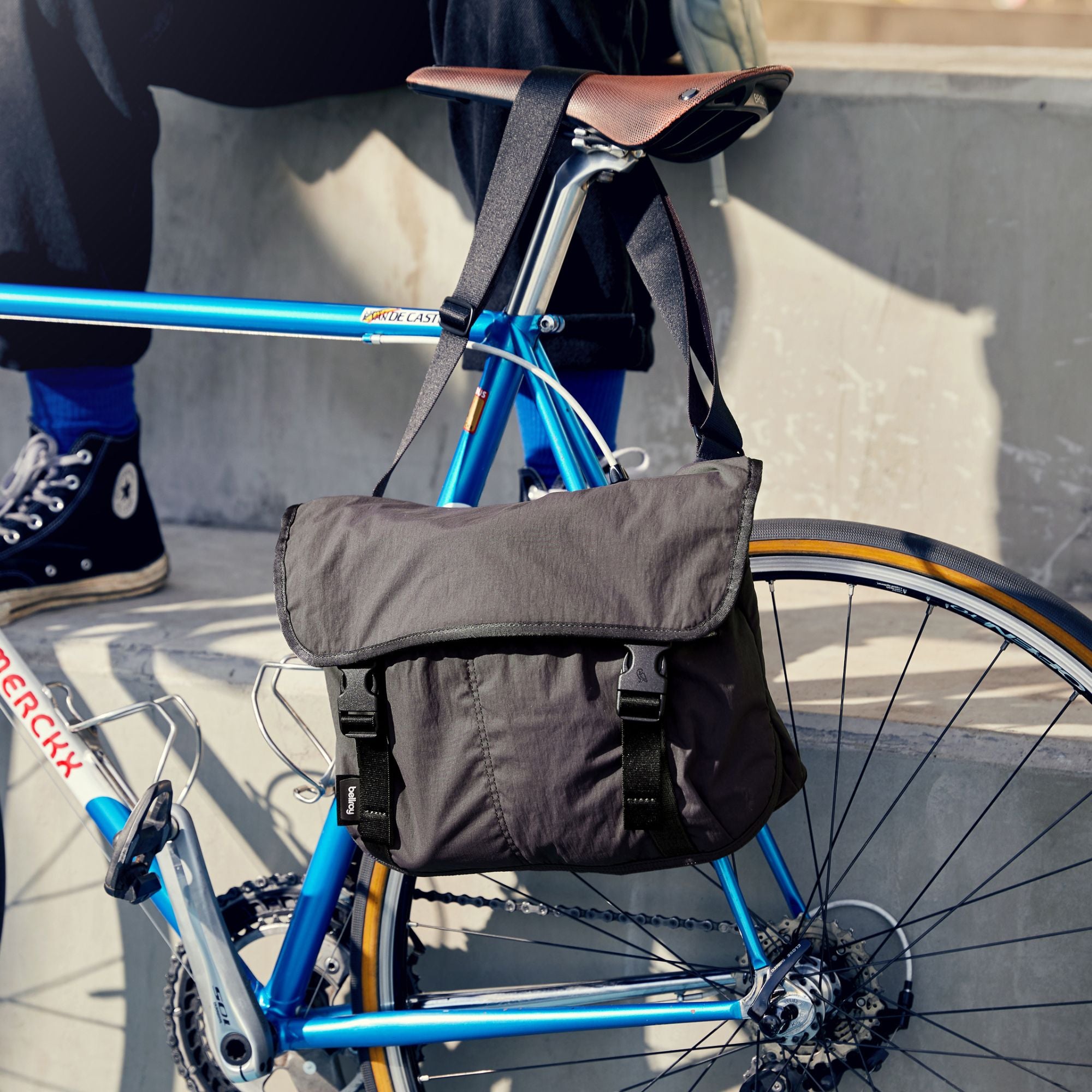 Bellroy Cinch Messenger - 12L - Lifestyle