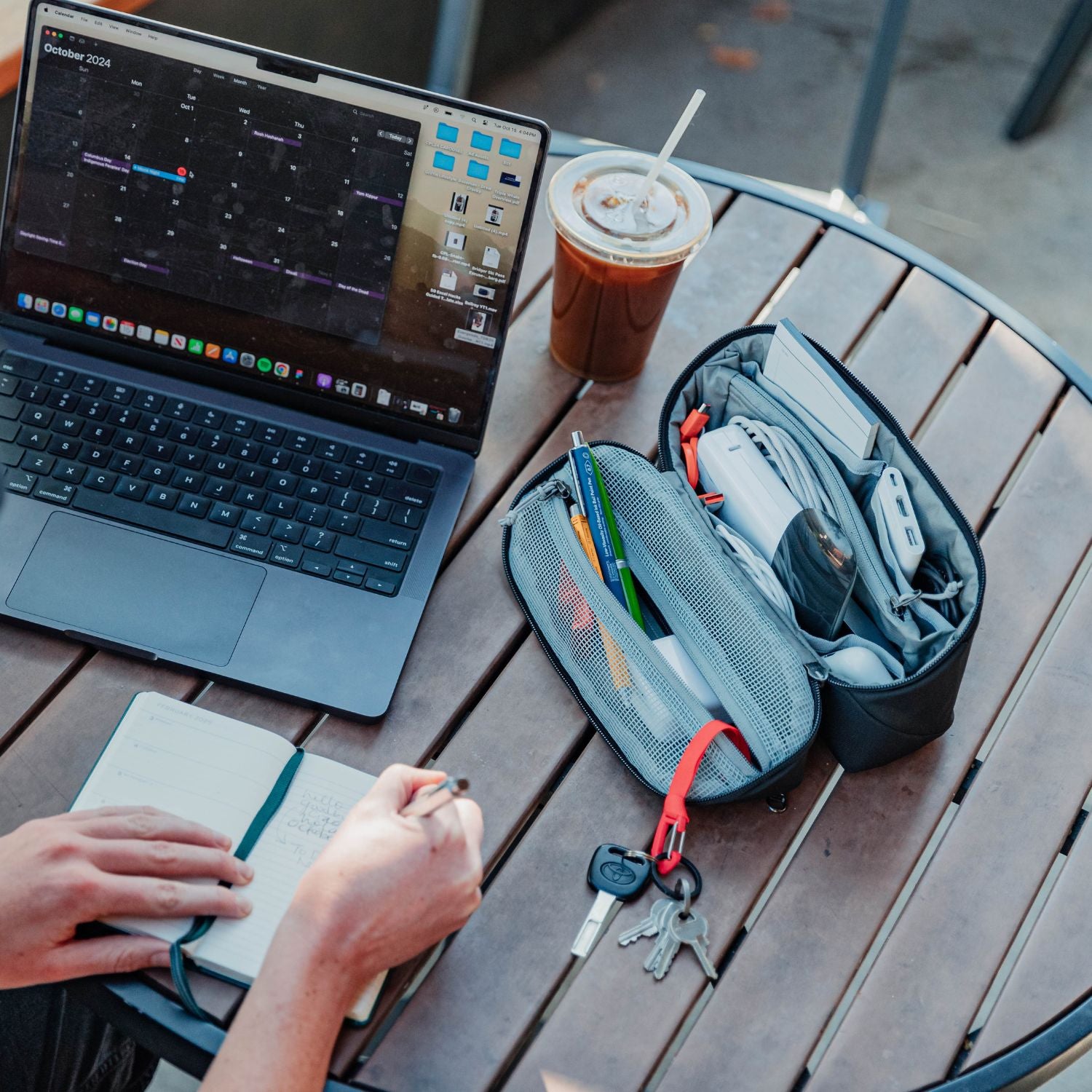 Evergoods Civic Access Pouch 2L (CAP2) Solution Dyed Black livsstilsbillede - tech pouch