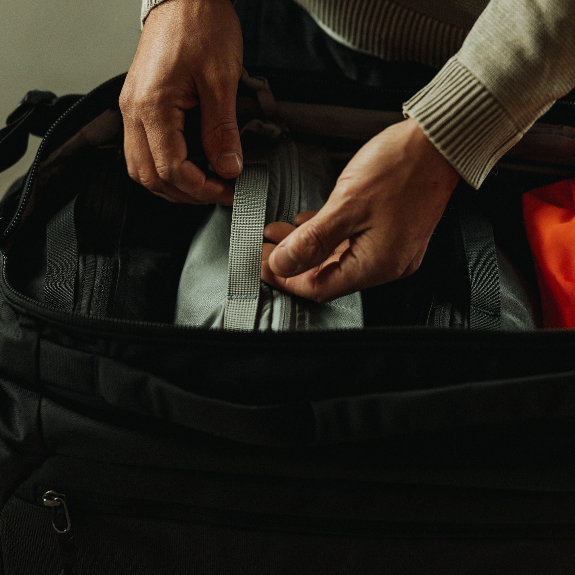 Evergoods Transit Packing Cube 10L - Standard Gray - Lifestyle