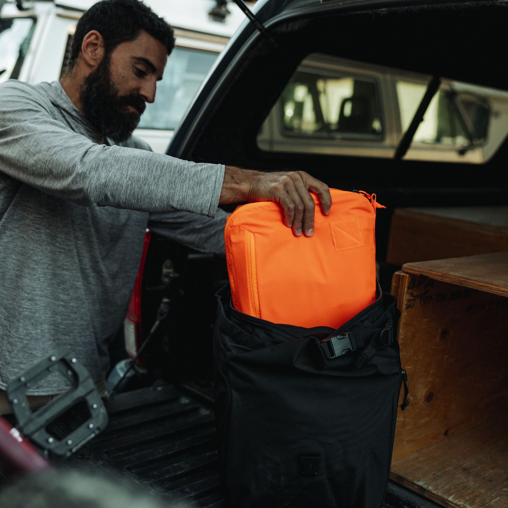 Evergoods Transit Packing Cube 10L - Hot Orange - Lifestyle