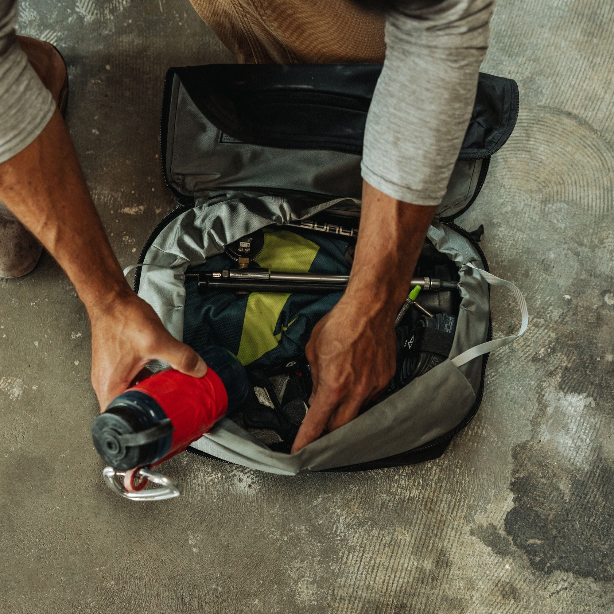 Evergoods Transit Packing Cube 10L - Black - Lifestyle