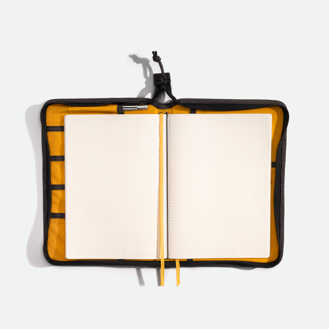 Lochby Field Folio B5 - Bumblebee
