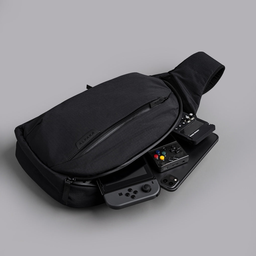 Alpaka Metro Crossbody - Left Shoulder - Black Axoflux