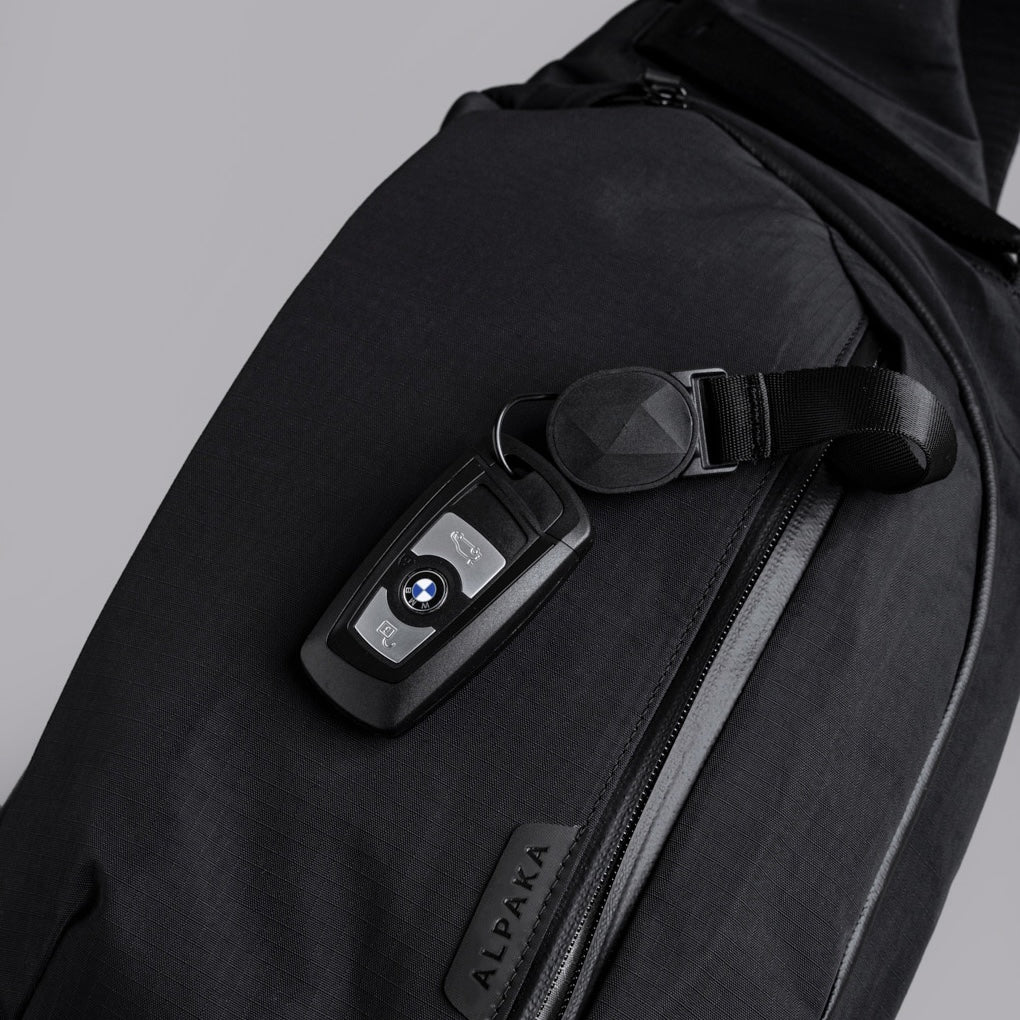 Alpaka Metro Crossbody - Left Shoulder - Black Axoflux