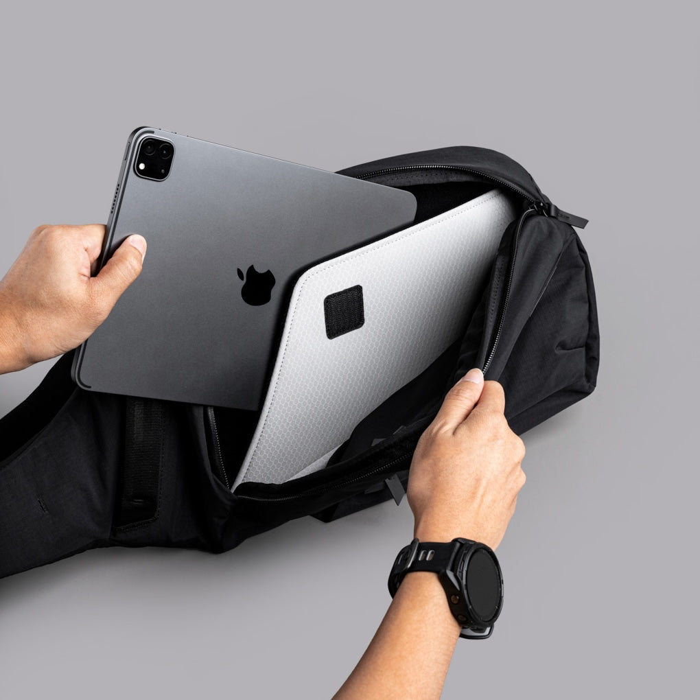 Alpaka Metro Crossbody - Left Shoulder - Black Axoflux