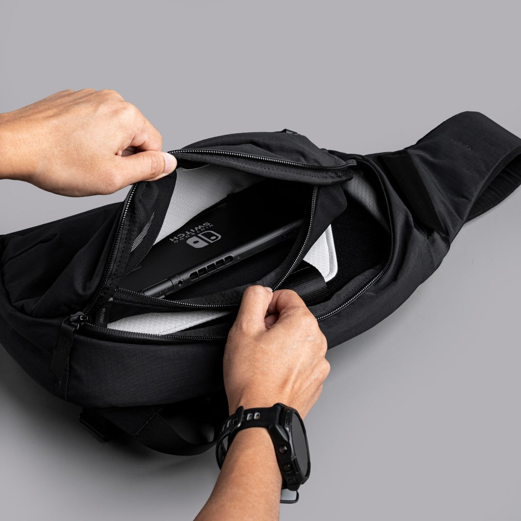 Alpaka Metro Crossbody - Left Shoulder - Black Axoflux