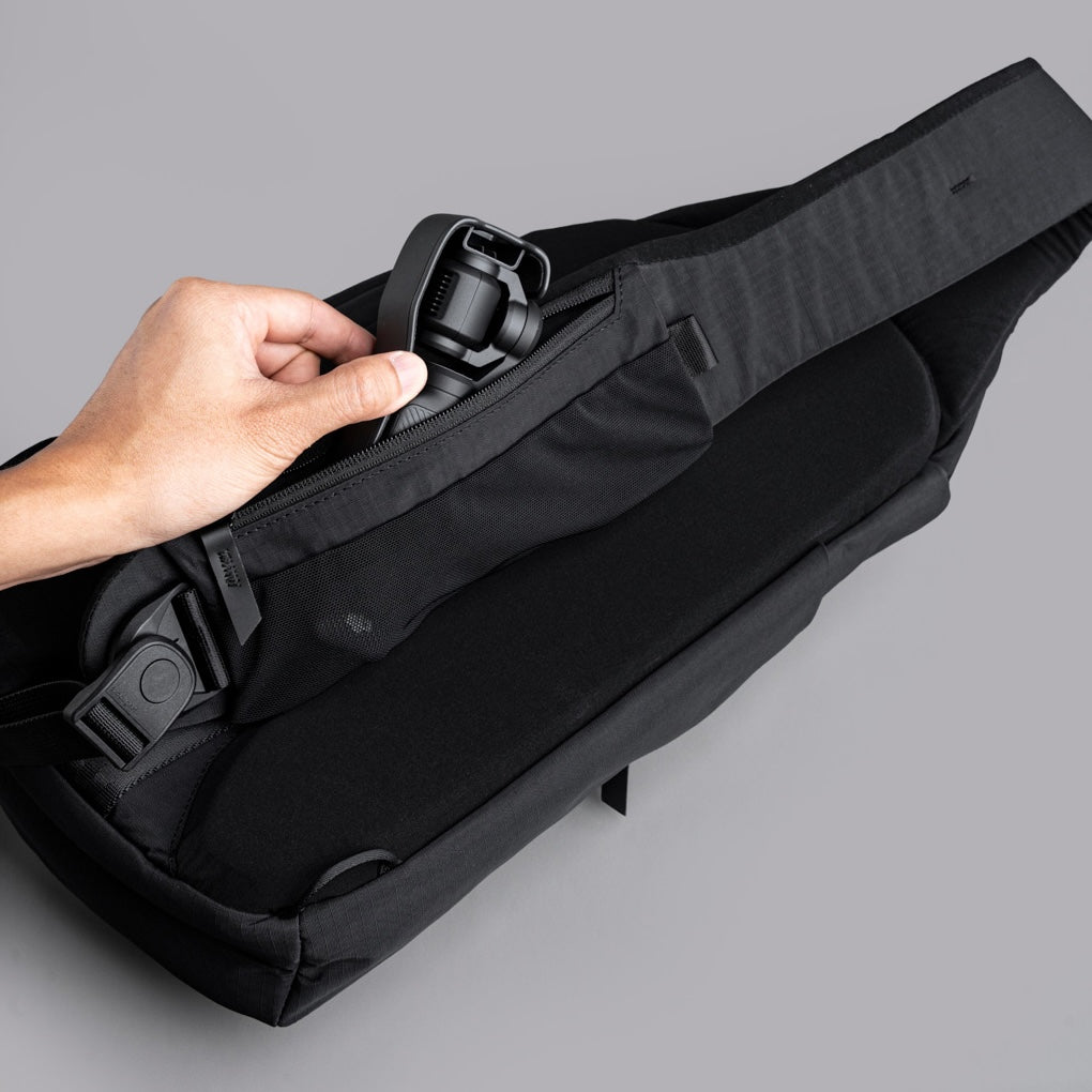 Alpaka Metro Crossbody - Left Shoulder - Black Axoflux