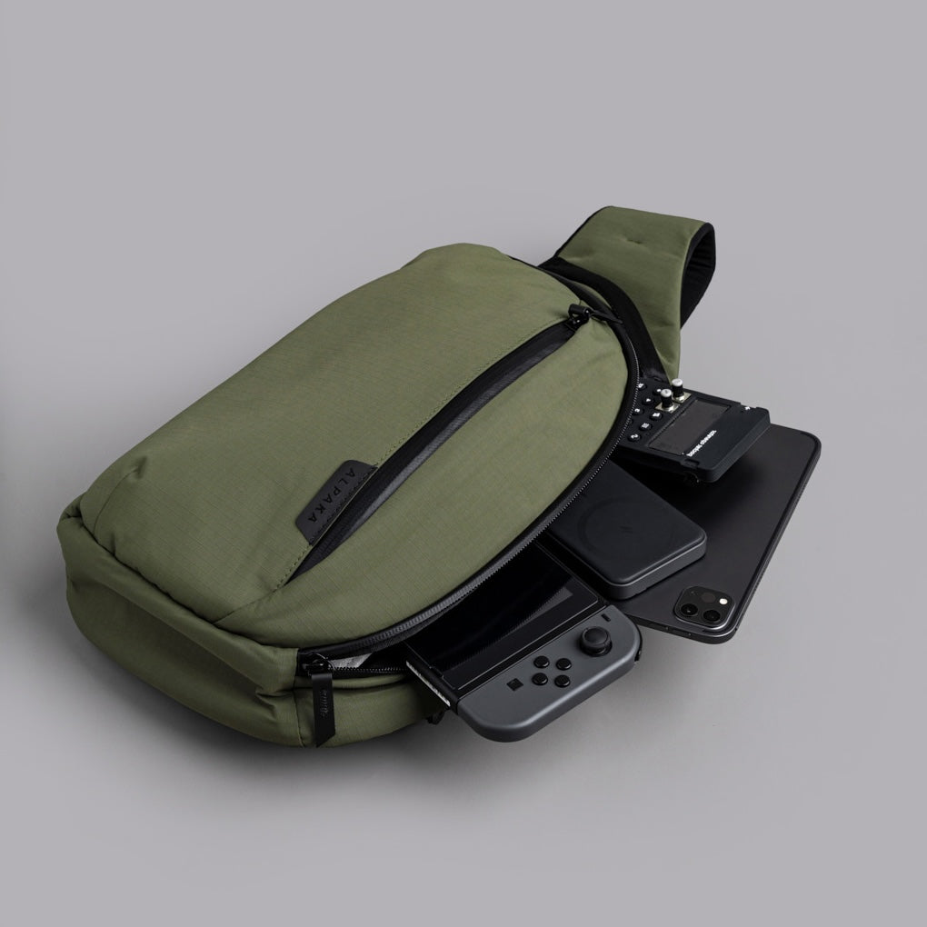 Alpaka Metro Crossbody - Left Shoulder - Green Axoflux