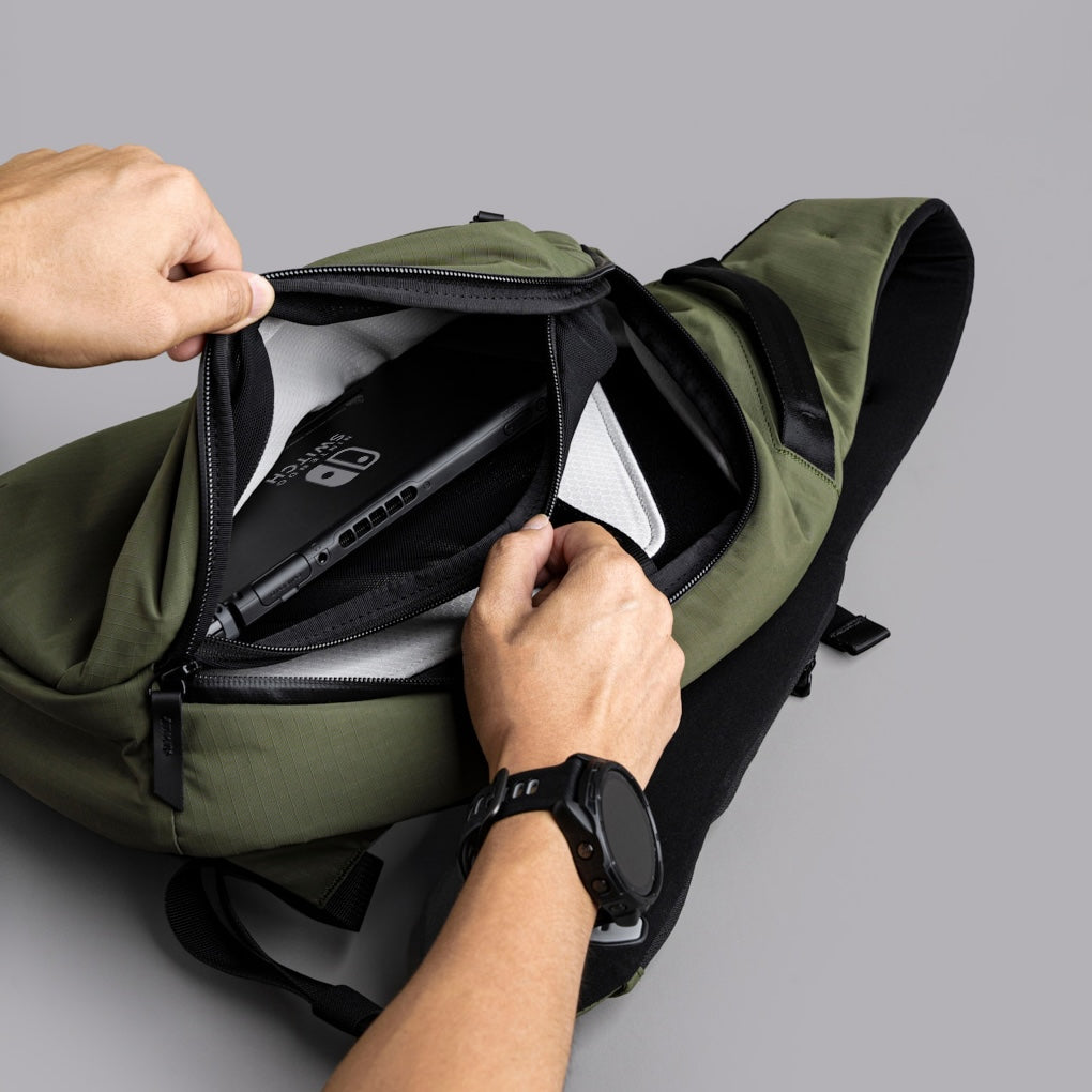 Alpaka Metro Crossbody - Left Shoulder - Green Axoflux