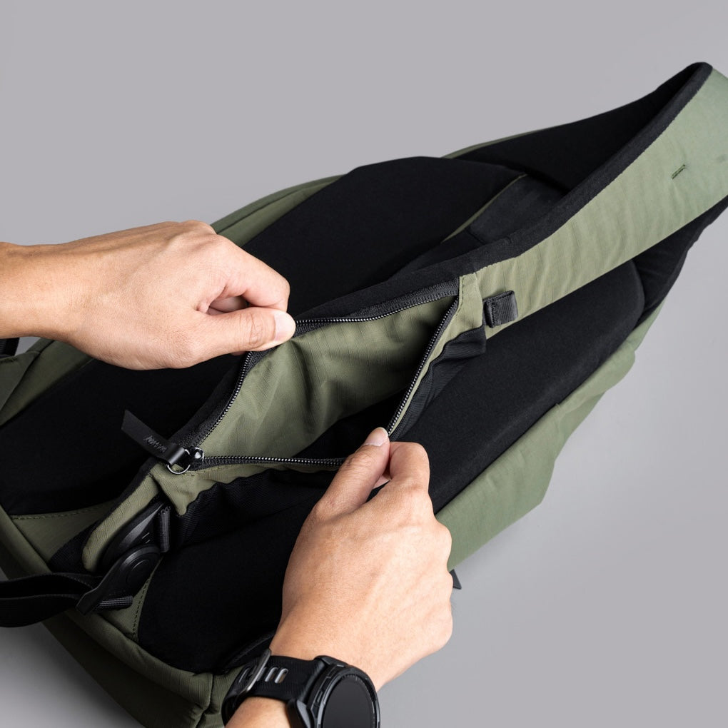 Alpaka Metro Crossbody - Left Shoulder - Green Axoflux