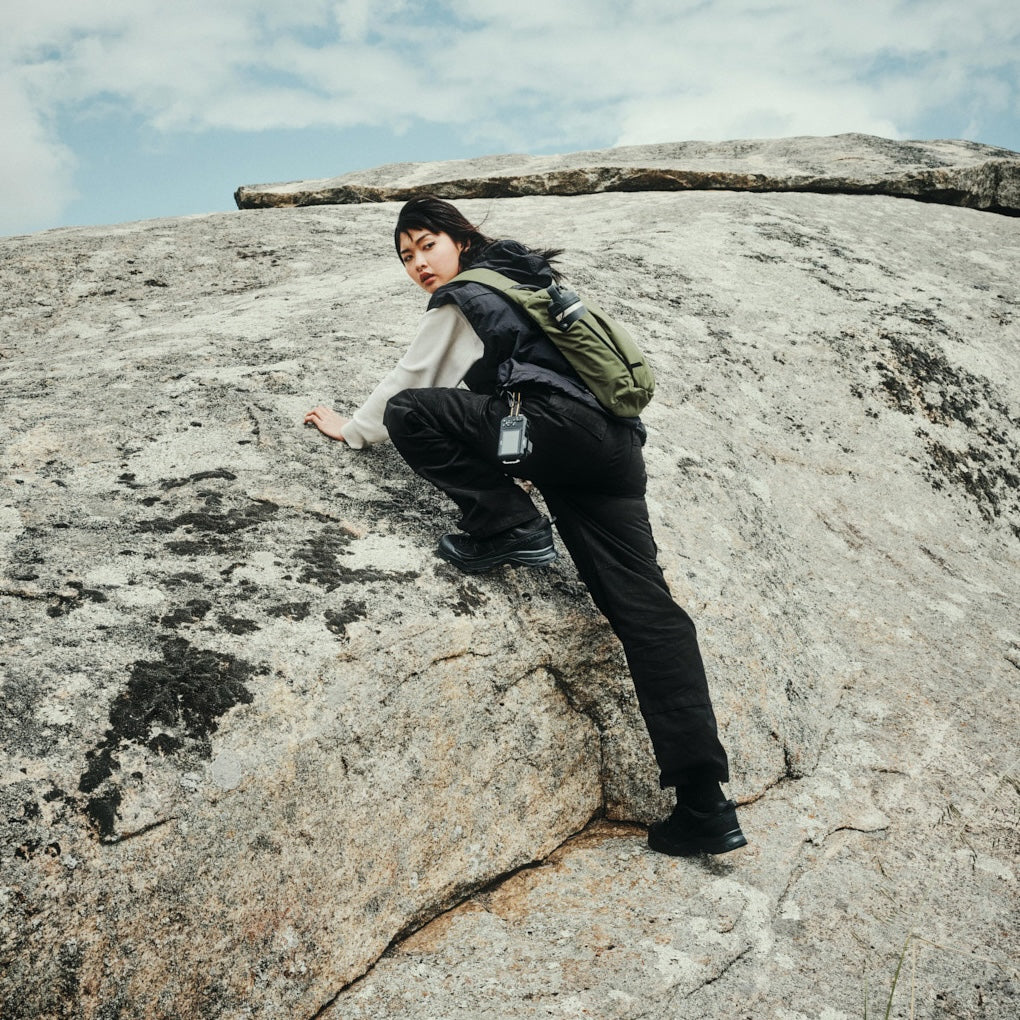 Alpaka Metro Crossbody - Left Shoulder - Green Axoflux