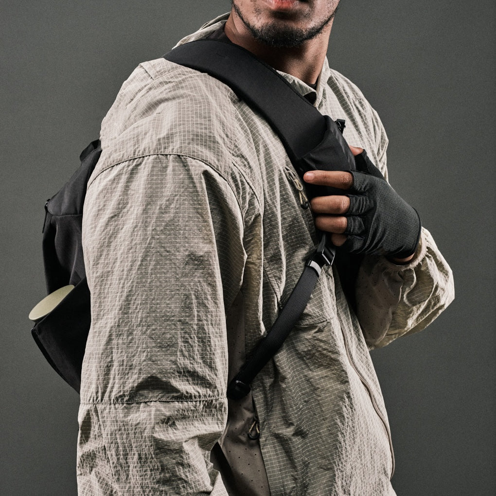 Alpaka Metro Crossbody - Right Shoulder - Black Axoflux