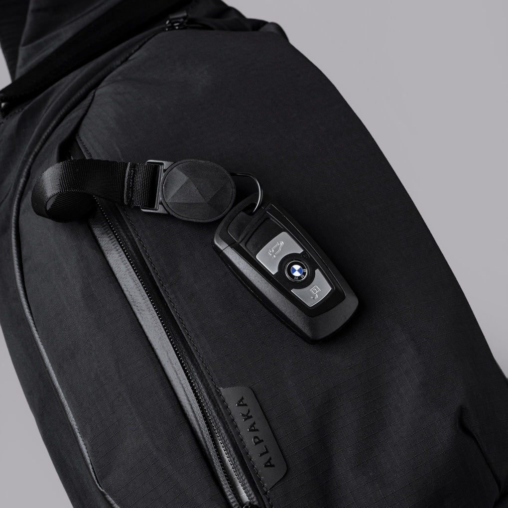 Alpaka Metro Crossbody - Right Shoulder - Black Axoflux