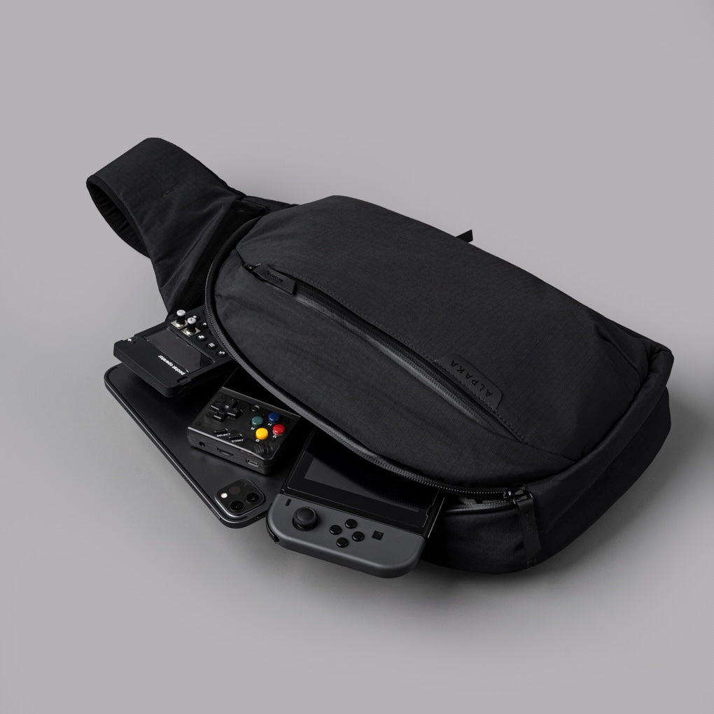 Alpaka Metro Crossbody - Right Shoulder - Black Axoflux