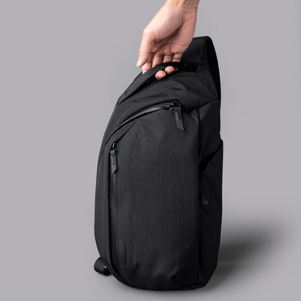 Alpaka Metro Crossbody - Right Shoulder - Black Axoflux