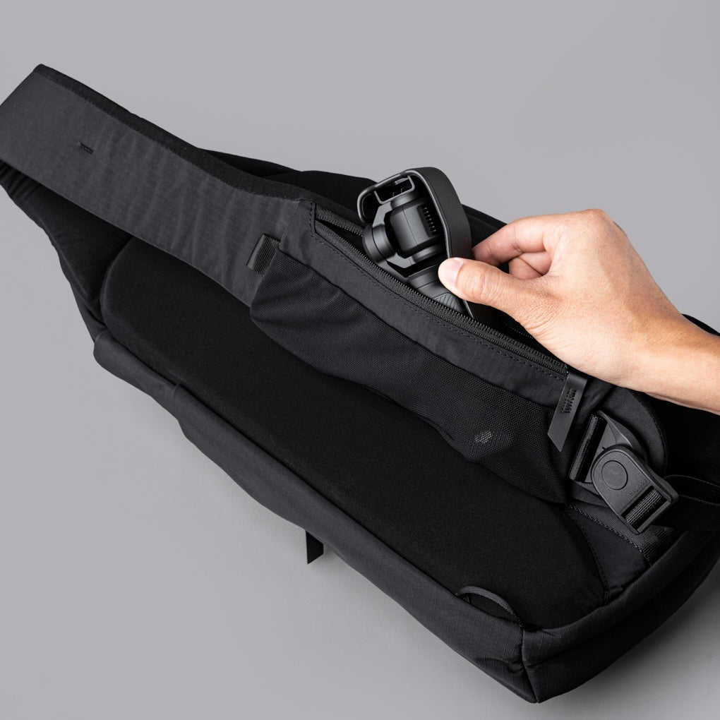 Alpaka Metro Crossbody - Right Shoulder - Black Axoflux