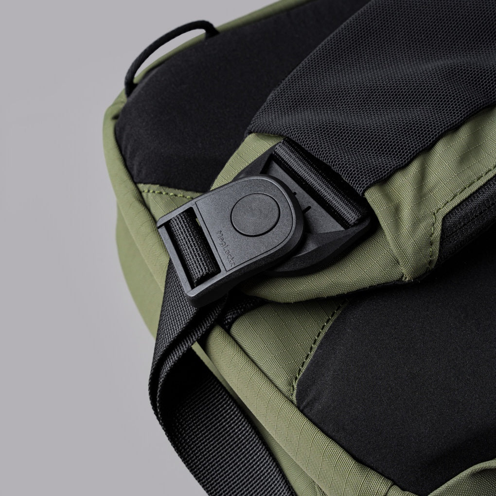 Alpaka Metro Crossbody - Right Shoulder - Green Axoflux