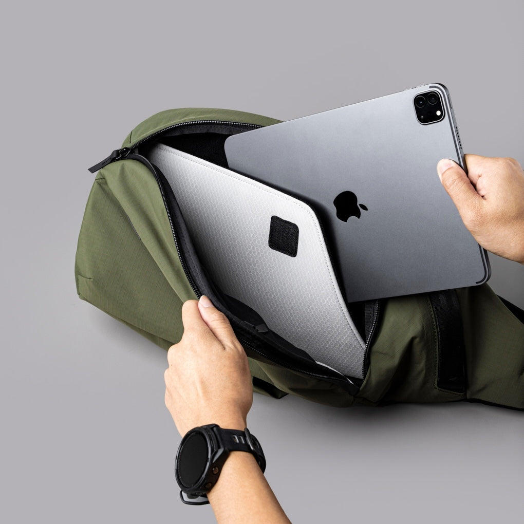 Alpaka Metro Crossbody - Right Shoulder - Green Axoflux