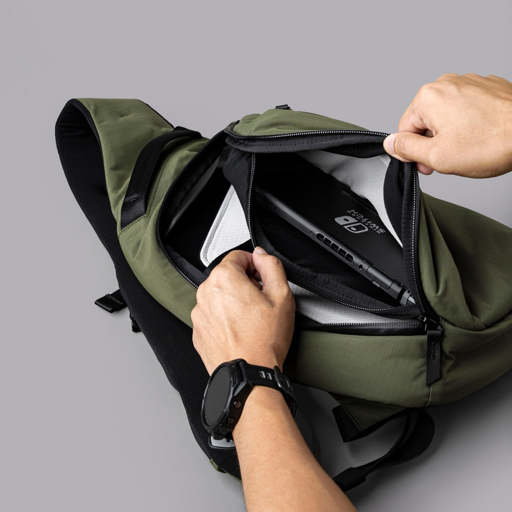 Alpaka Metro Crossbody - Right Shoulder - Green Axoflux