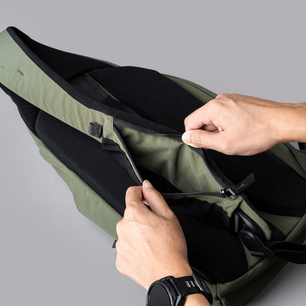 Alpaka Metro Crossbody - Right Shoulder - Green Axoflux