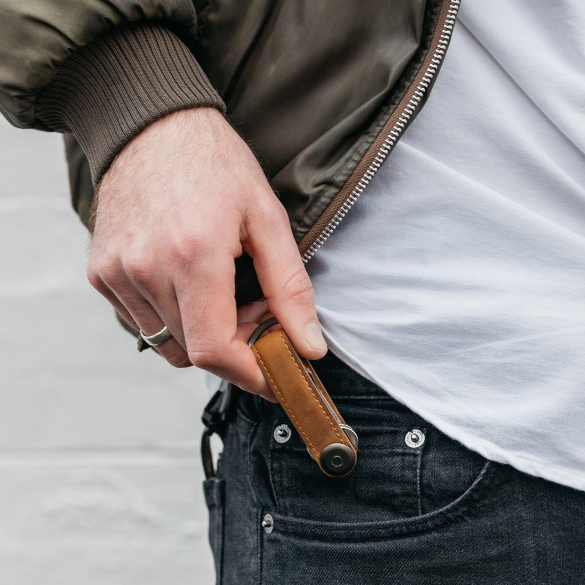 Orbitkey Key Organiser Crazy-Horse - Chestnut Brown with Brown Stitching