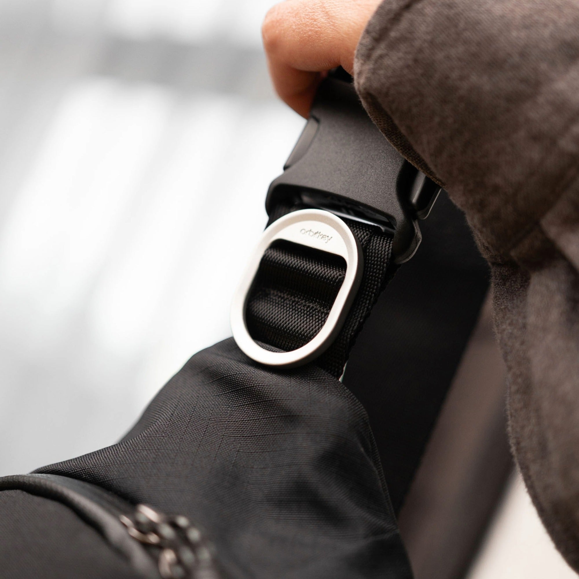 Orbitkey Urban Sling Plus (6L) - Black