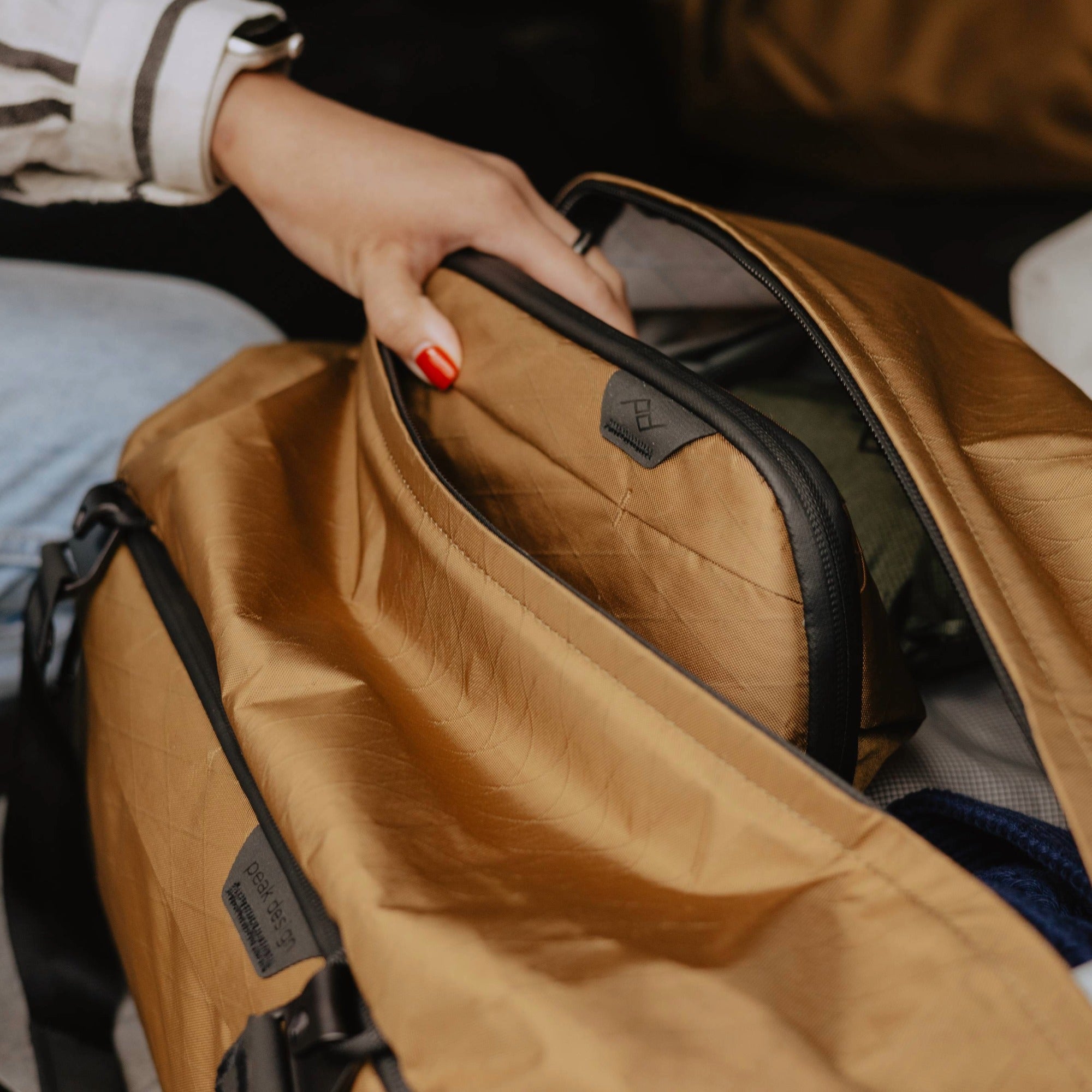 Peak Design Small Wash Pouch - Coyote X-Pac - Lifestyle