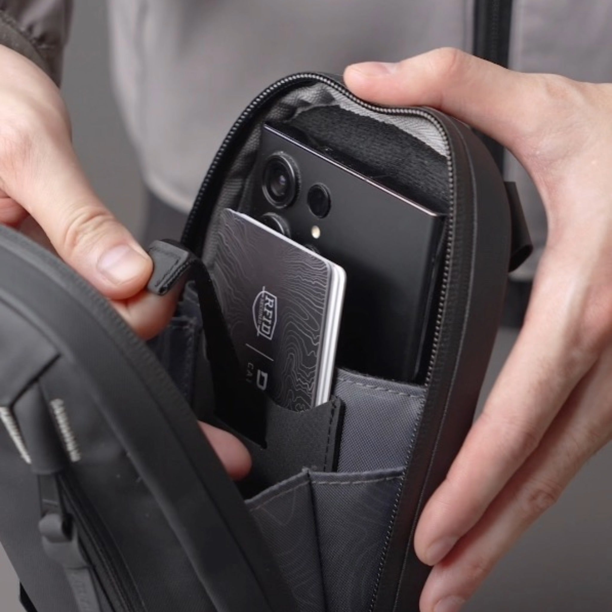 Sympl Phone Sling 1.5L - Carbonate