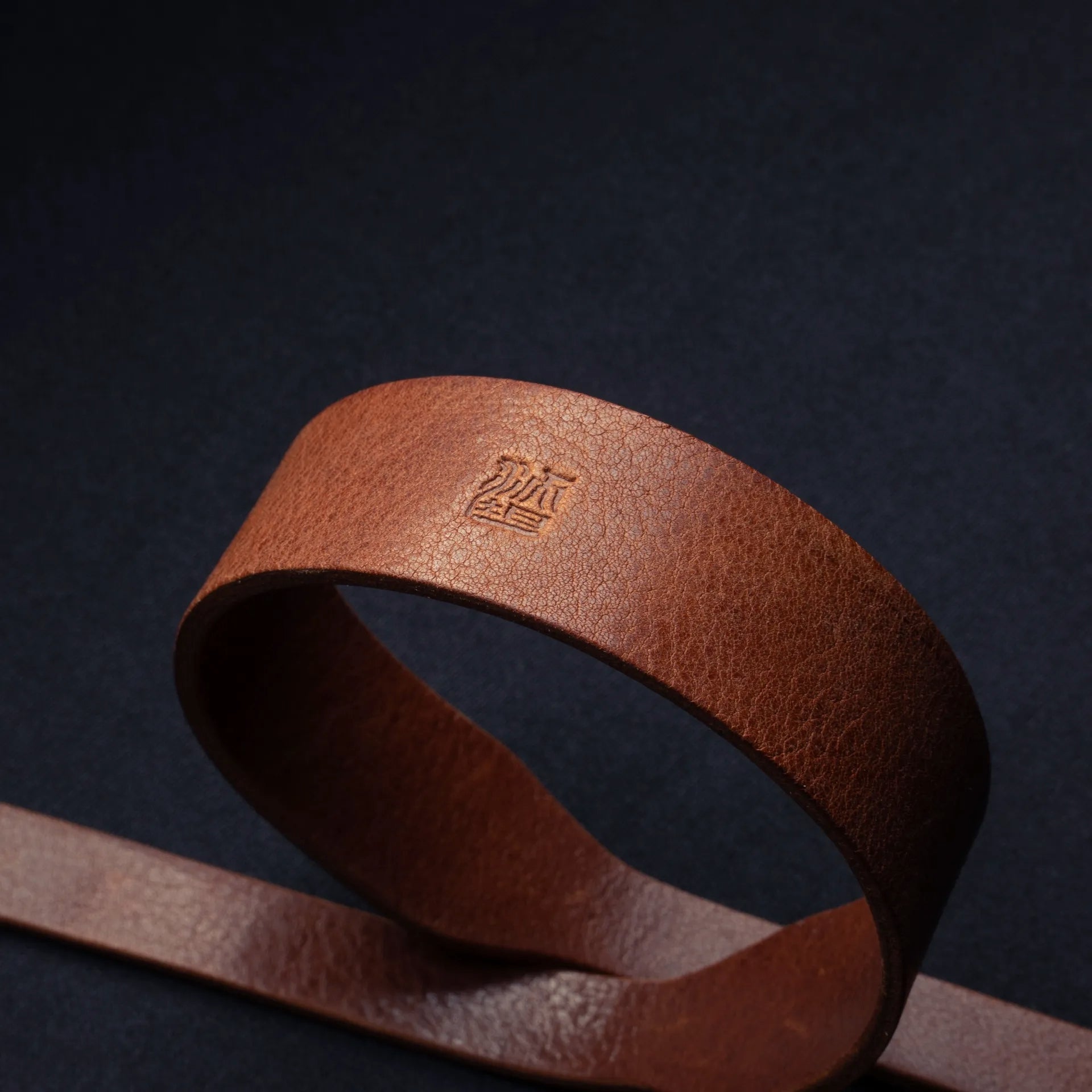 Wotancraft Premium Handcrafted Double-Sided Leather Strap Tapered (Peak Design Anchor Link) - 006