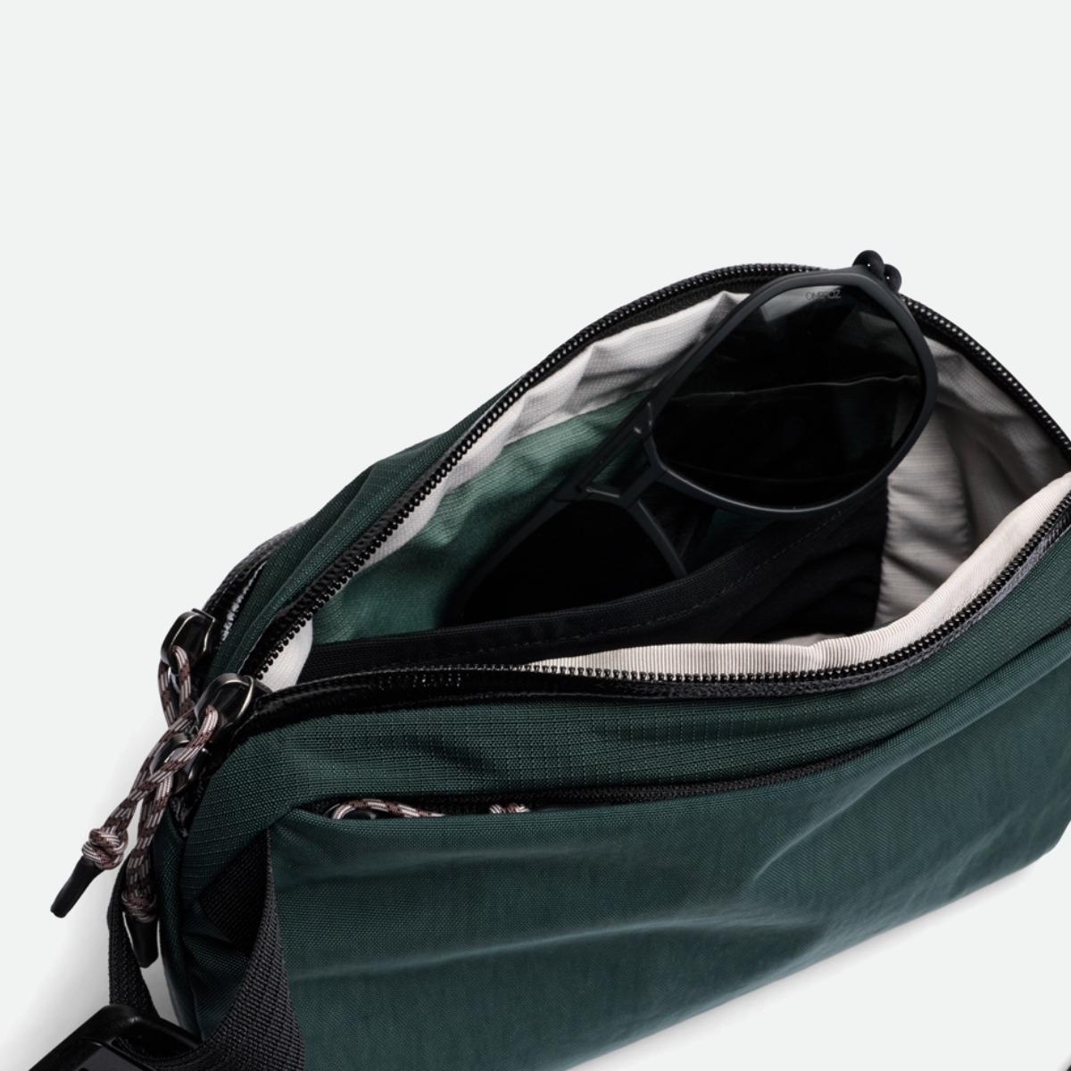 Bellroy Venture Ready Sling 2.5L - Deep Ocean