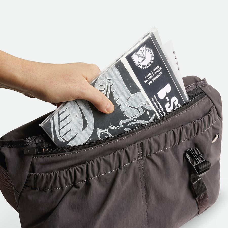 Bellroy Cinch Messenger - 12L - Charcoal