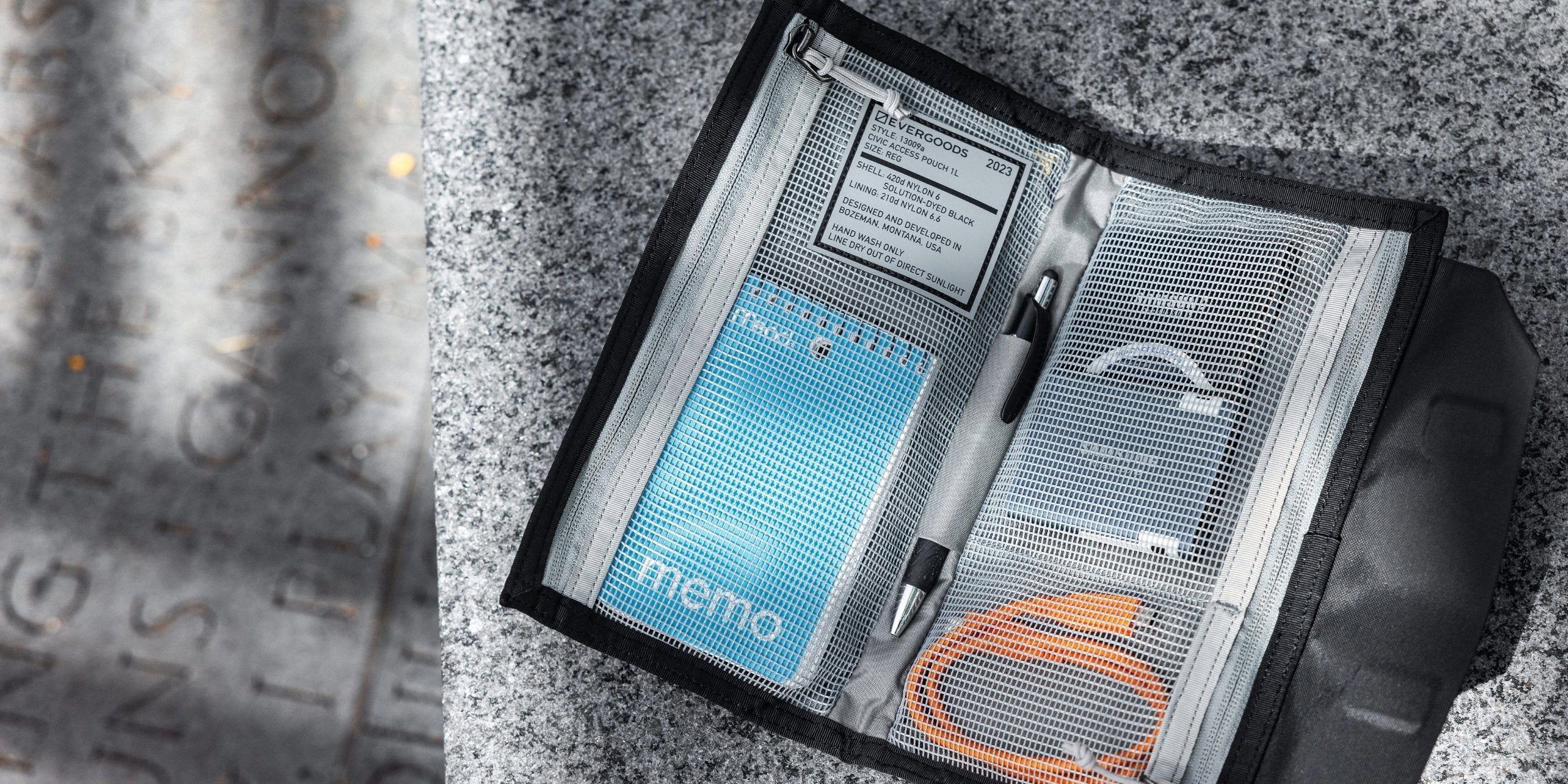 Stort udvalg af pouches og tech organizers til rejsebrug hos Packsmart.dk