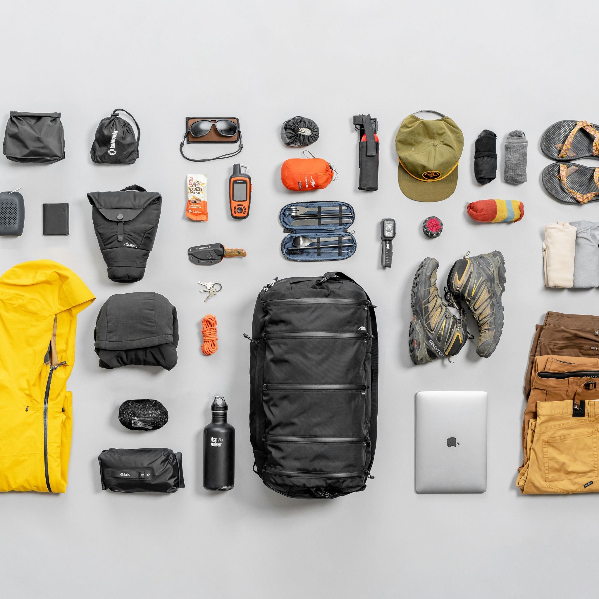 SEG45 Travel Pack - rejsetaske med 45 liters kapacitet - kan bæres som rygsæk og duffel bag - integrerede packing cubes - flatlay