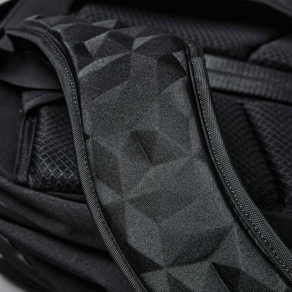 Alpaka Elements Travel Backpack Axoflux Black 600D - polstrede skulderstropper