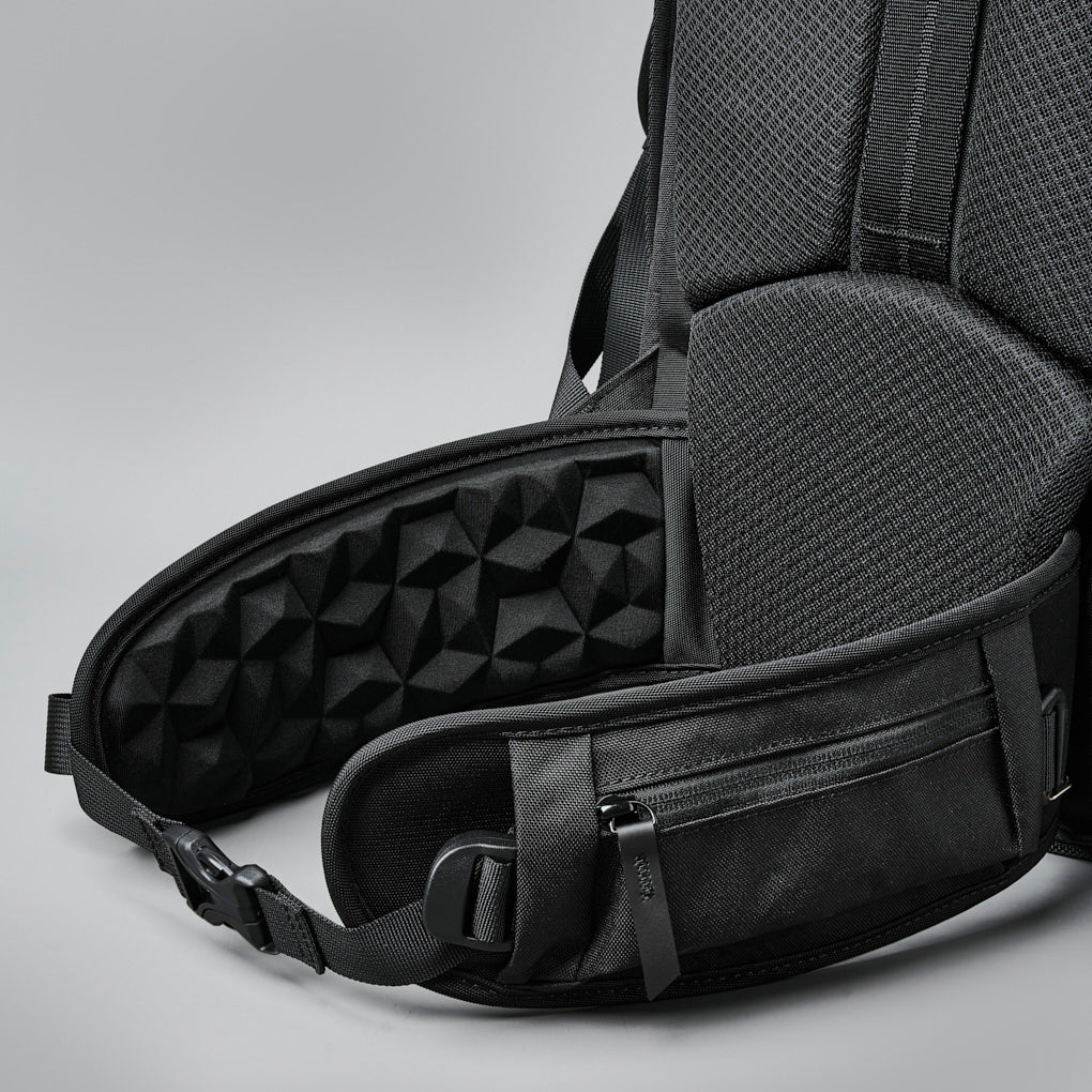 Alpaka Elements Travel Backpack Axoflux Black 600D - hoftebælte
