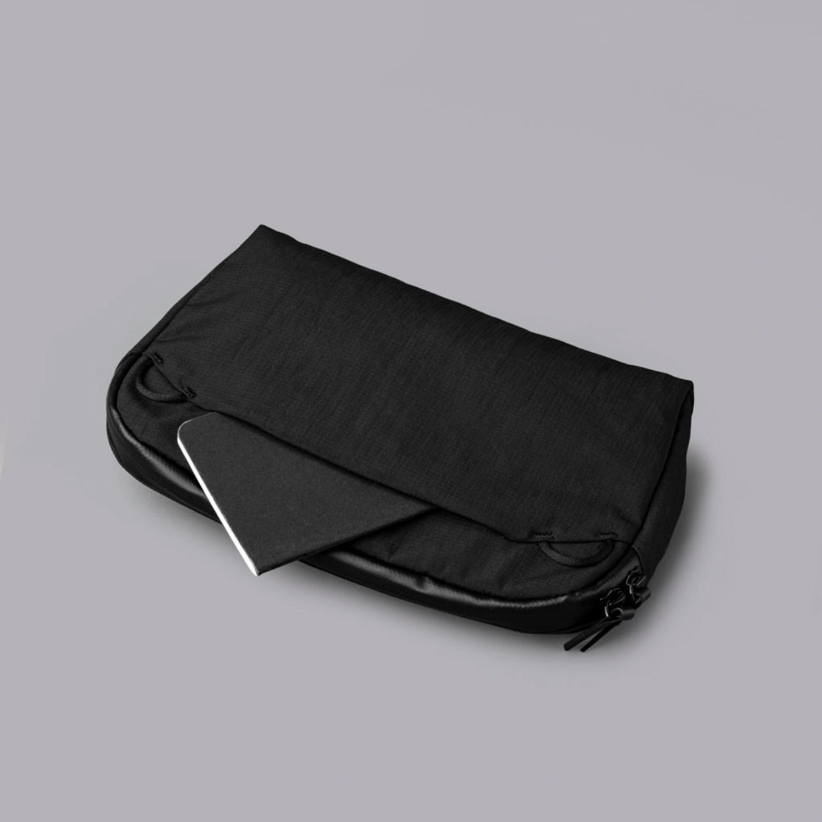 バッグ ALPAKA FLIGHT SLING 2L BLACK Buy ALPAKA Flight Sling - Boarding Gate