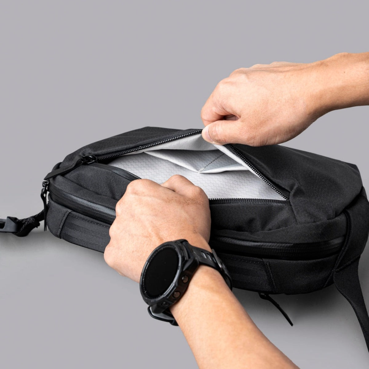 ALPAKA]GO SLING MINI V2 ブラック GO SLING MINI V2 | SLING & SHOULDER | 【公式】ALPAKA (アルパカ)