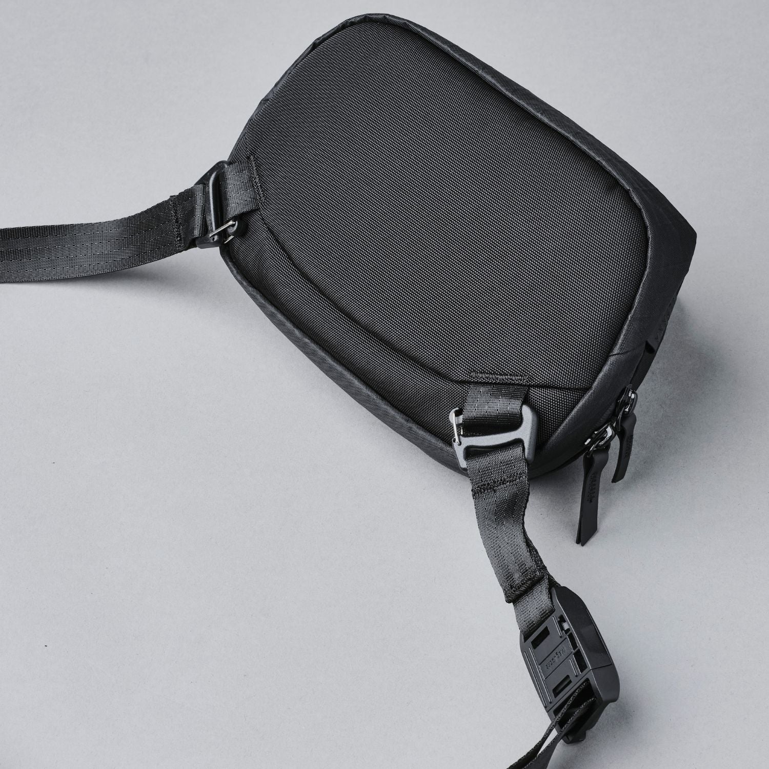 バッグ ALPAKA GO SLING NANO Black | X-Pac VX21 Go Sling Nano