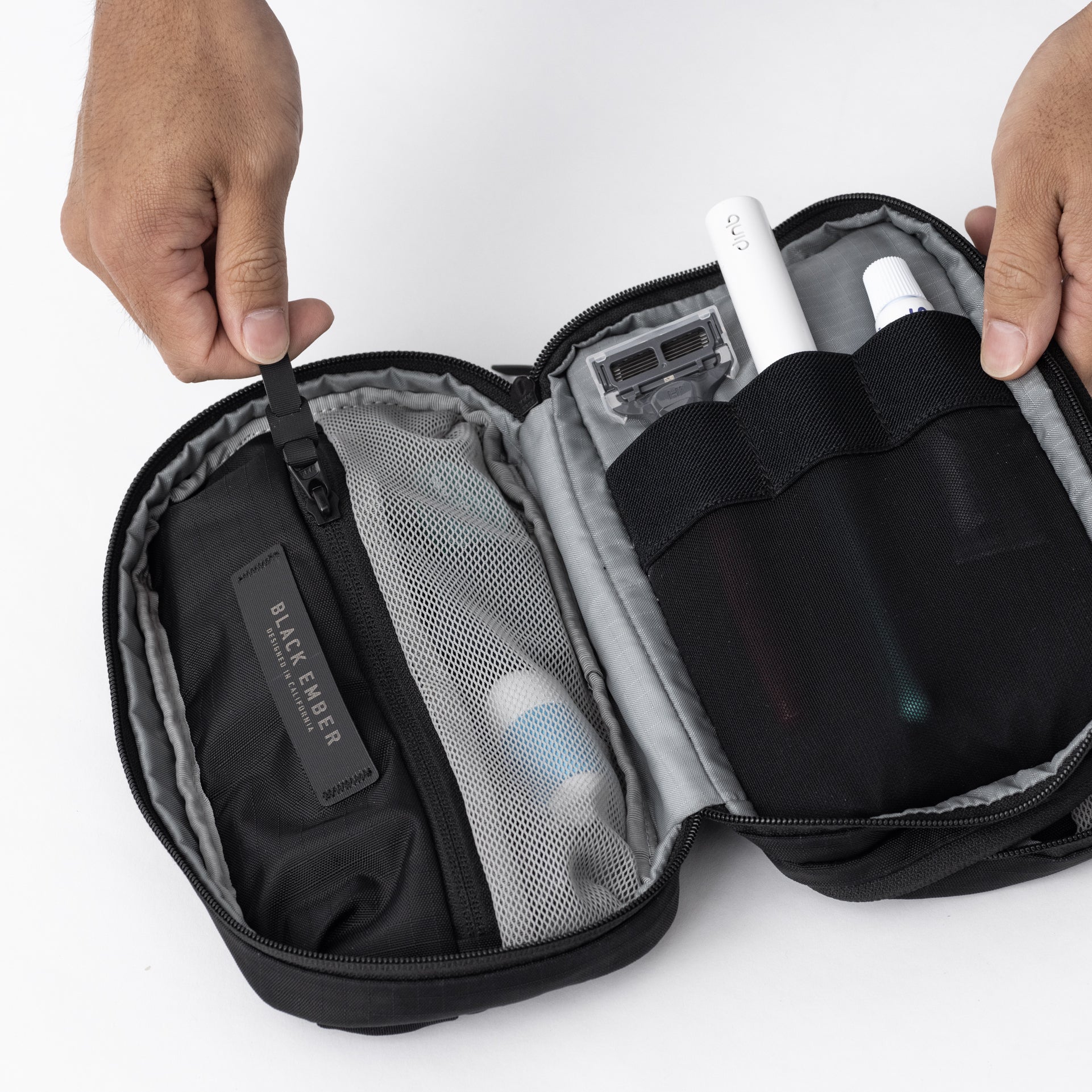 Black Ember Dopp Kit – Packsmart
