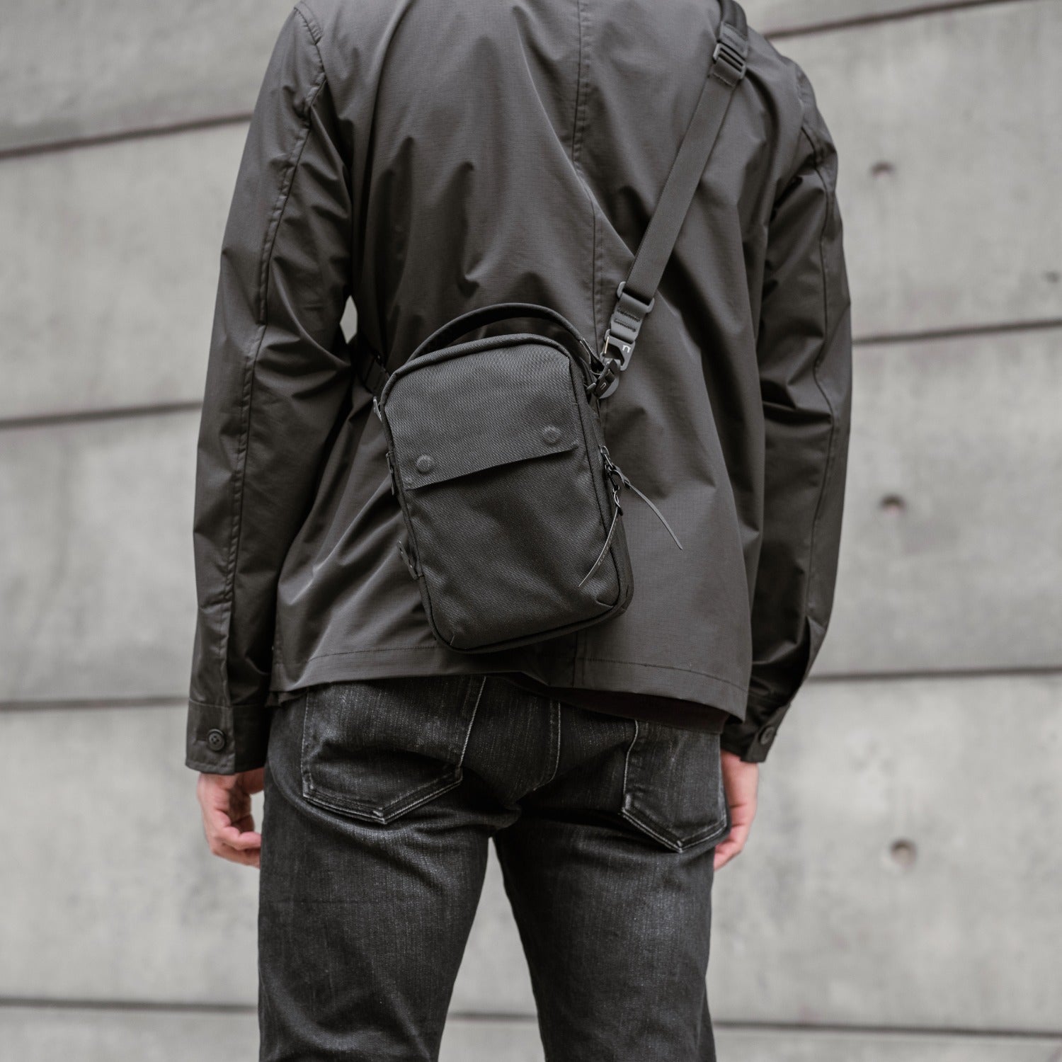 Black Ember Kompak