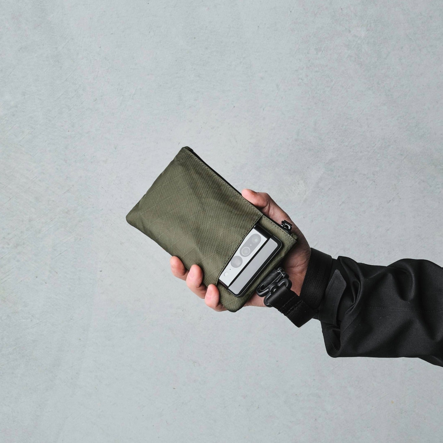 Alpaka Zip Clutch – Packsmart