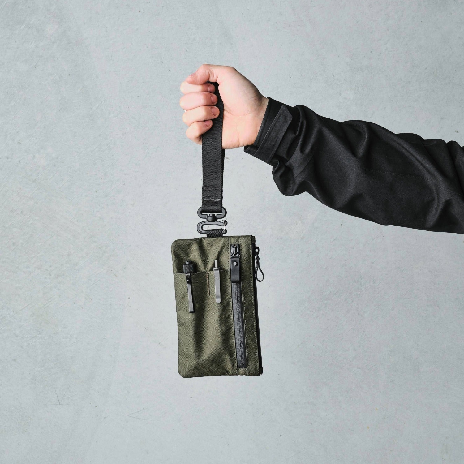 Alpaka Zip Clutch – Packsmart